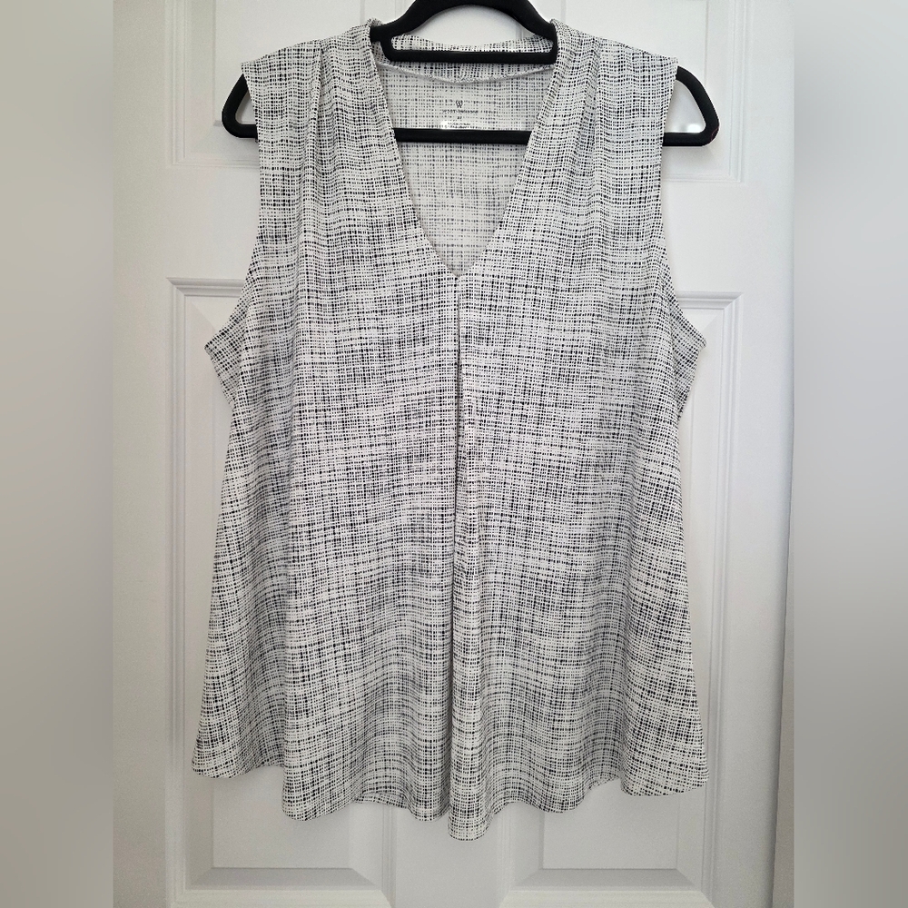 Worthington Black and White V-Neck